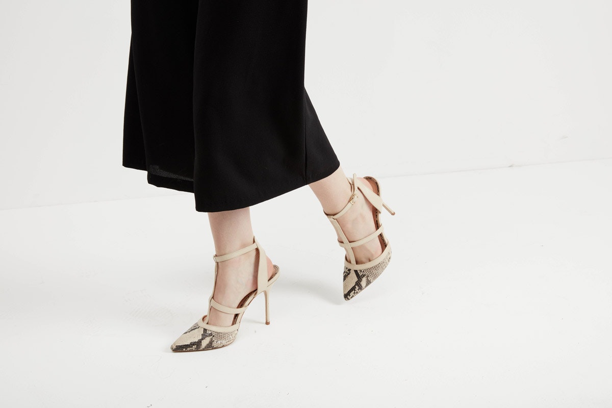 Before in studio shoes product image before background removal